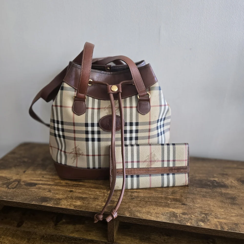 Burberry Beige Vintage Bucket Bag And Wallet - Picture 1 of 11